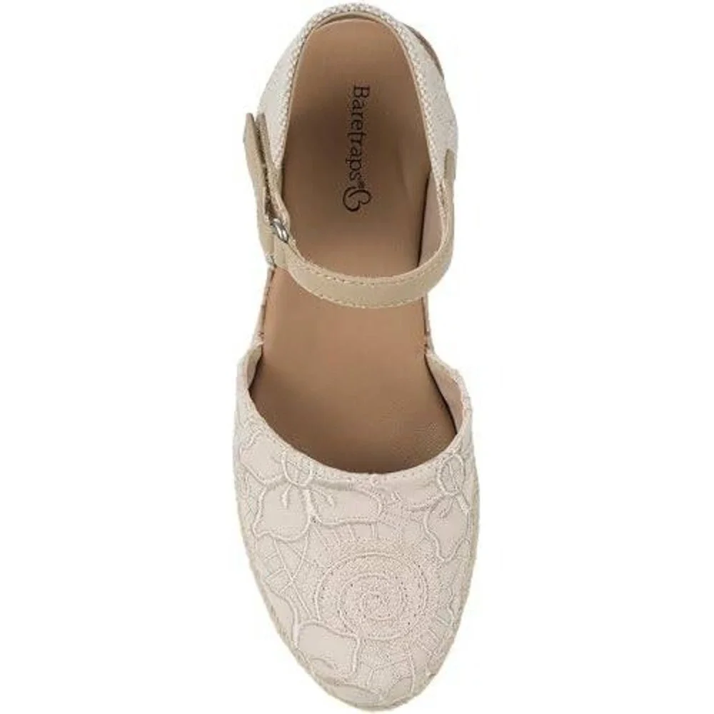 Baretraps Alycia Womens Cream Floral Lace Closed Toe Wedge Sandals Size 7M NEW